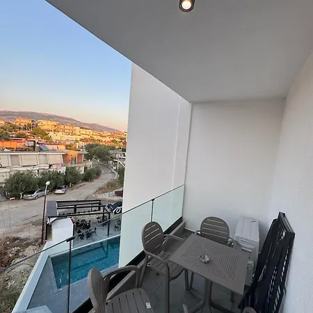 Alpha Blue クサミル