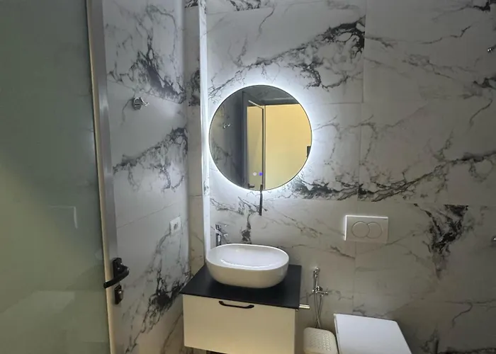 Alpha Blue クサミル