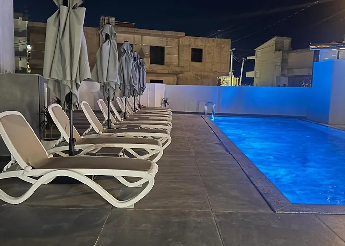 Alpha Blue クサミル